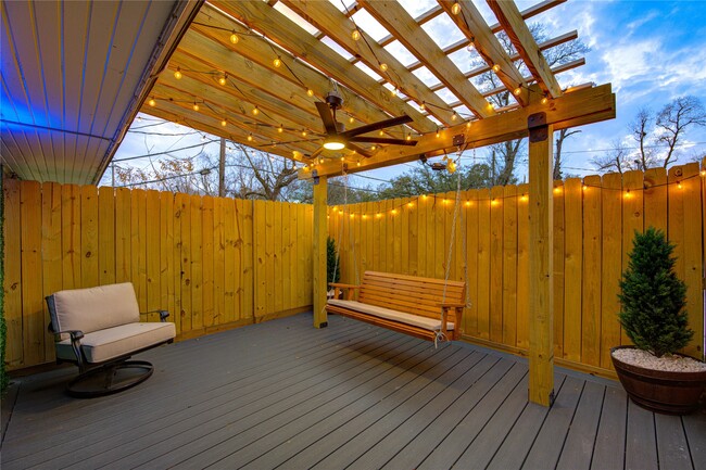 Building Photo - 3201 Westridge St