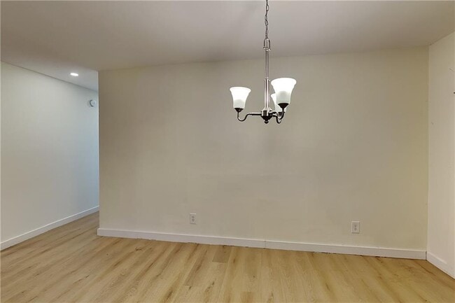 Building Photo - 1402 Mountain Overlook