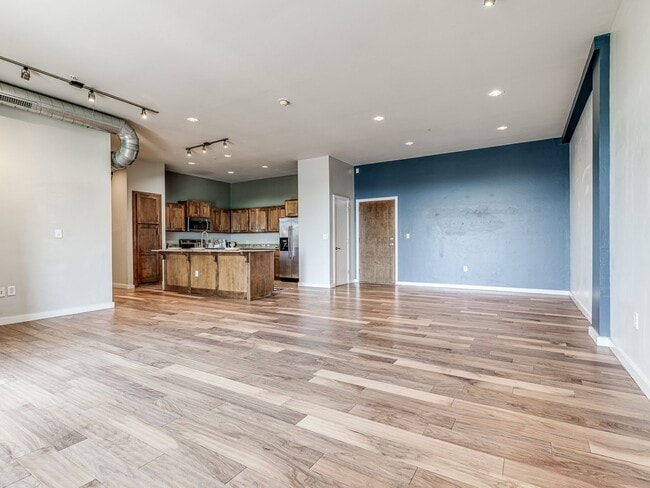 Building Photo - Military/First Responder Discount Available- 3 Bedroom/2 Bath  Downtown OKC Condo WITH 2 Covered ...