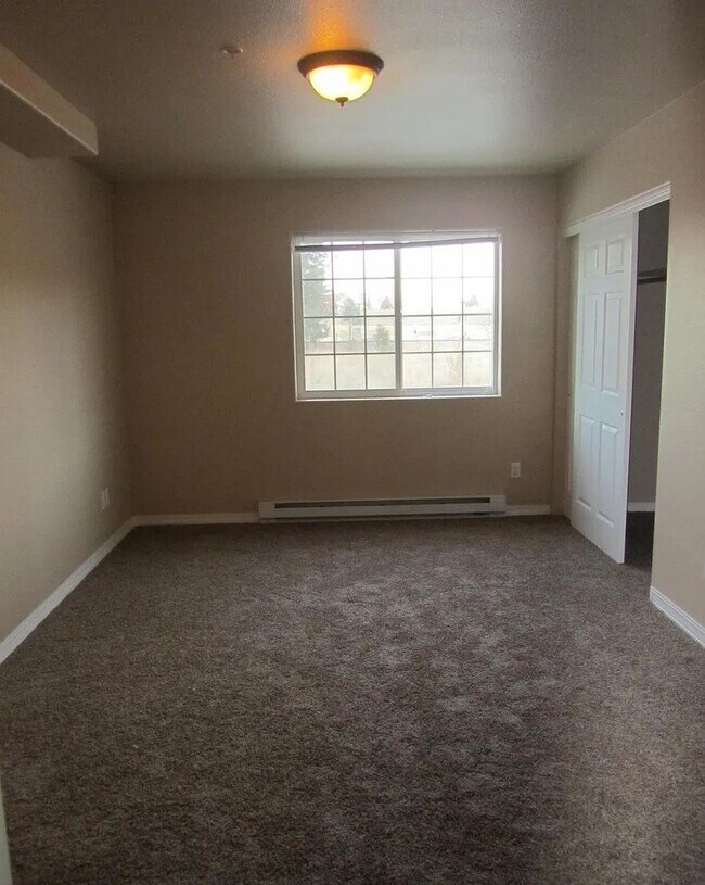 Building Photo - Beautiful Second-Floor Condo in Promenade Post Falls