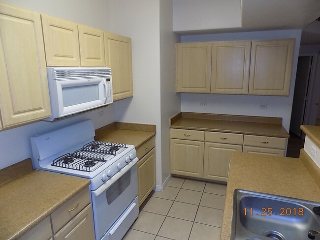 Building Photo - NW 1st floor condo