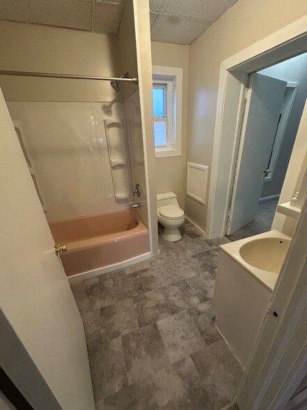 Building Photo - 255 Sunbury St