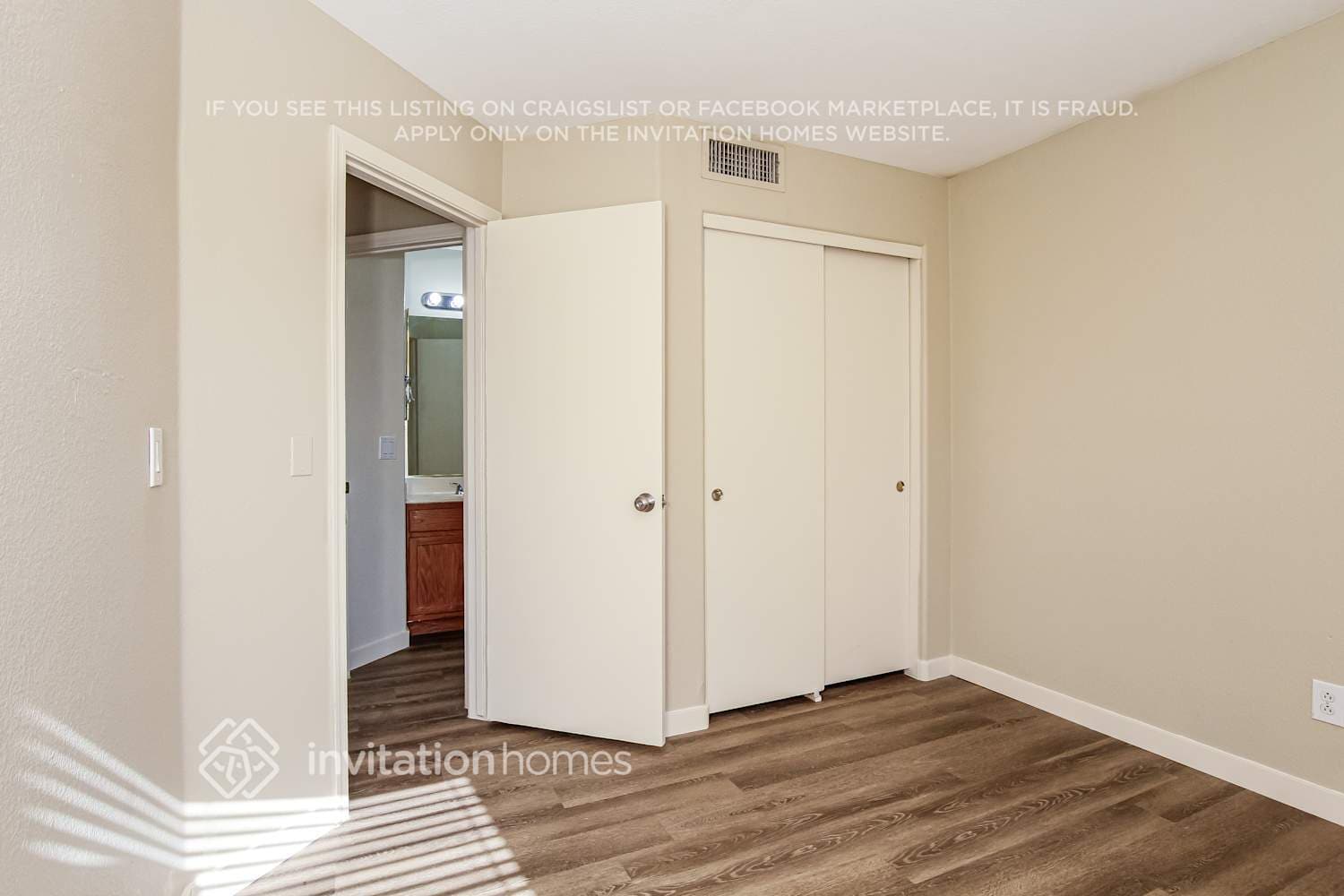 Building Photo - 12809 W Roanoke Ave