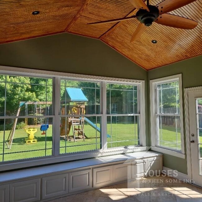 Building Photo - 204 Wild Meadow Dr