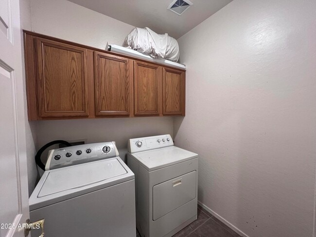 Building Photo - 1961 E Shannon St