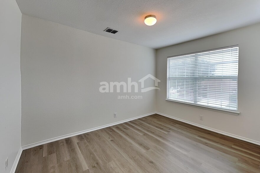 Building Photo - 455 Dolly Dr