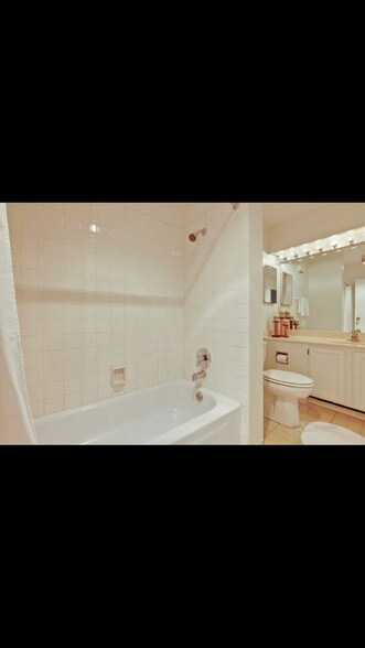 Building Photo - 314 W Miner St