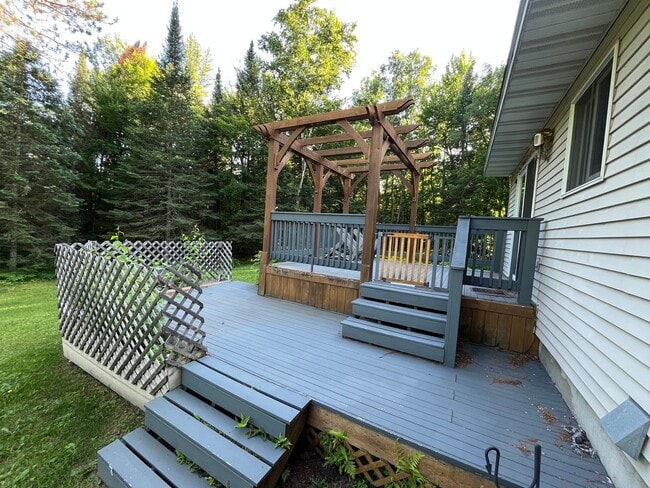 Building Photo - Beautiful 4 Bedroom 3 Bath Home in Cloquet...