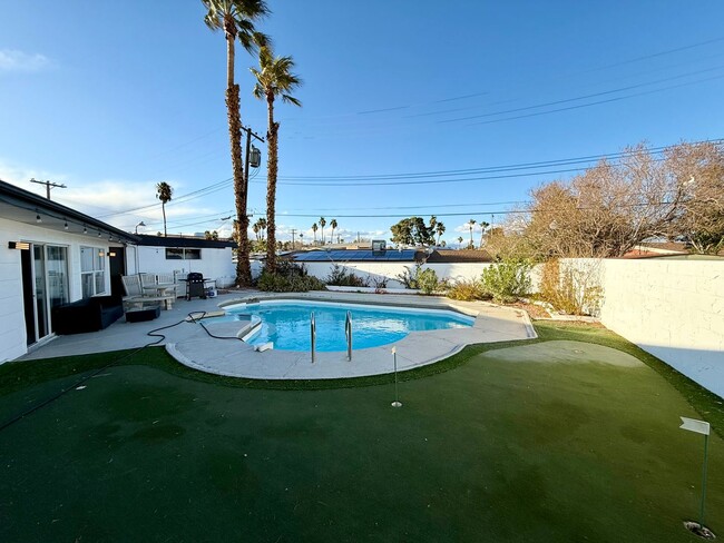 Building Photo - 3/BD 2/BA Home Near the Las Vegas Strip – ...