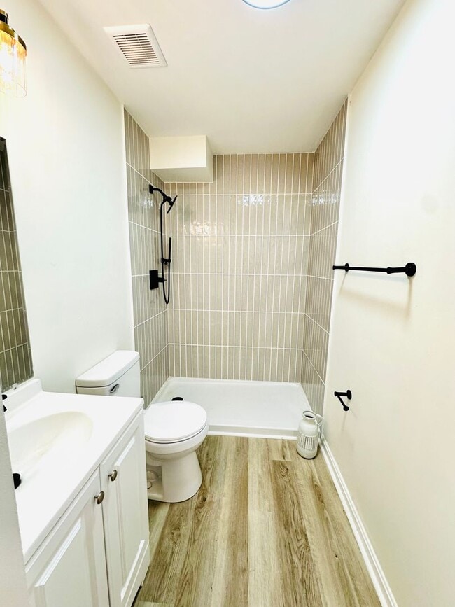 Building Photo - Completely renovated 3BR house in Shelby P...