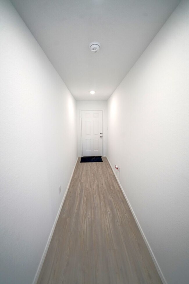 Building Photo - Like-New Home Now Available For Rent in Converse, TX! Realtor Commission offered: $600