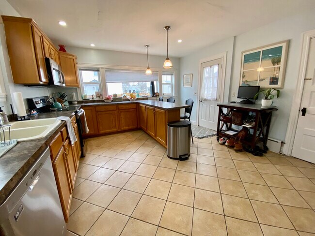 Building Photo - 482 Beale St