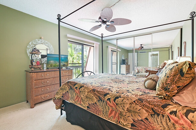 Building Photo - 825 Center St