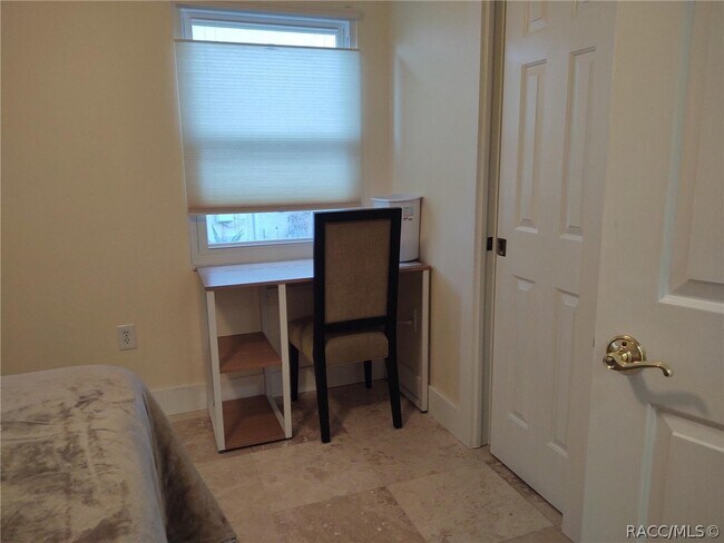 Building Photo - 10906 W Cove Harbor Dr