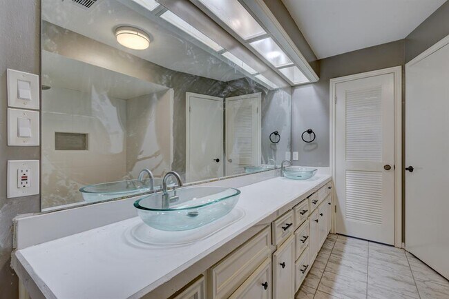 Building Photo - 17506 Rustington Dr