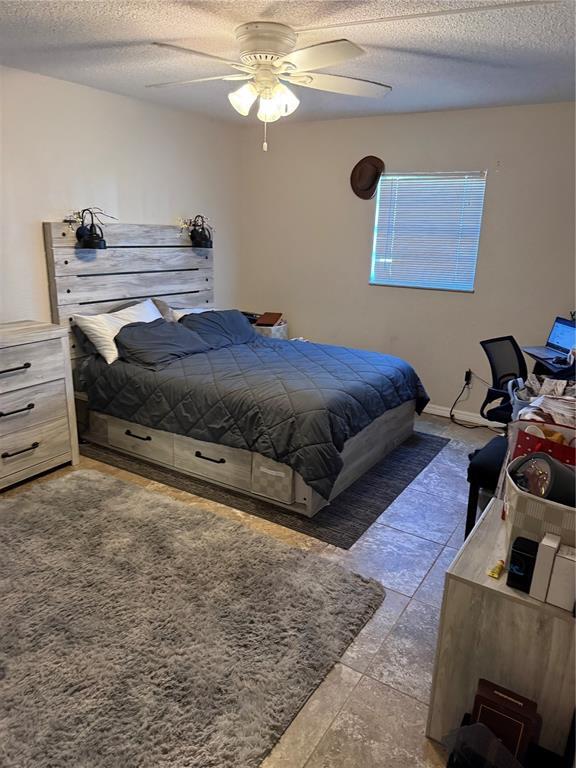 Building Photo - 716 Oakgrove Dr