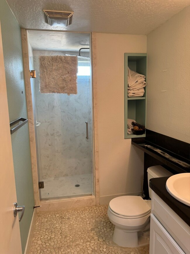 Building Photo - The Urban Sanctuary an adorable SHORT OR L...