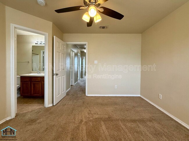 Building Photo - 5807 Golf Bend