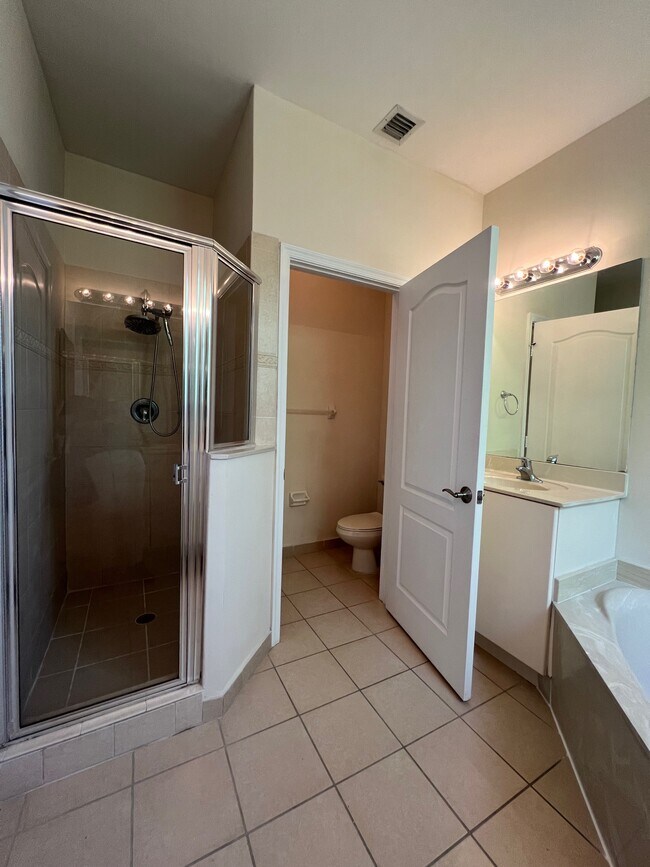 Master bathroom shower - 938 NE 29th Ter