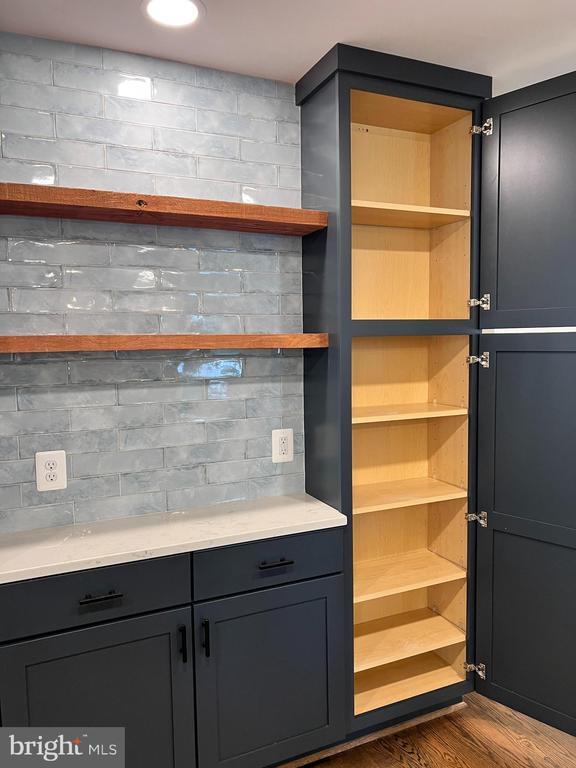 Building Photo - 210 Point Ln