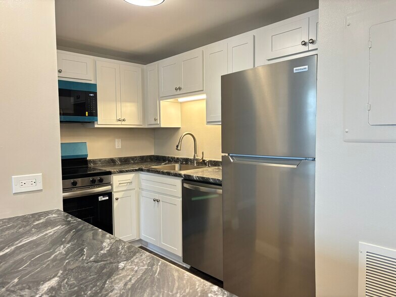 Building Photo - 5316 Pershing Ave