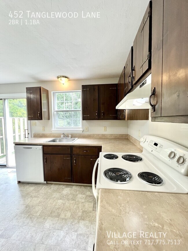 Building Photo - 452 Tanglewood Ln