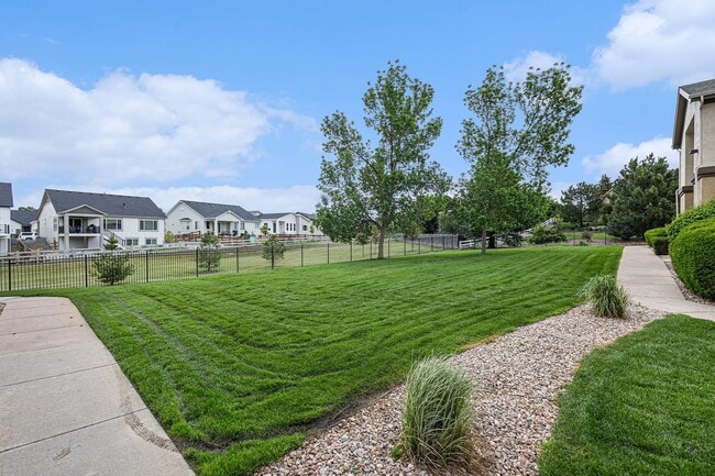 Building Photo - 2 bedroom Condo ,Gated community  Hillsbor...
