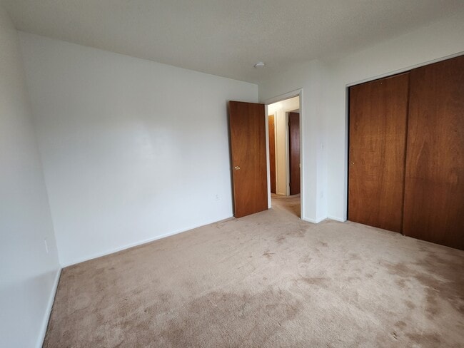 Building Photo - 4080 Sherman Oaks Ave