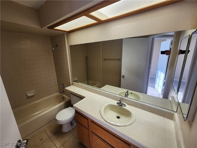 Building Photo - 25 Jensen Dr