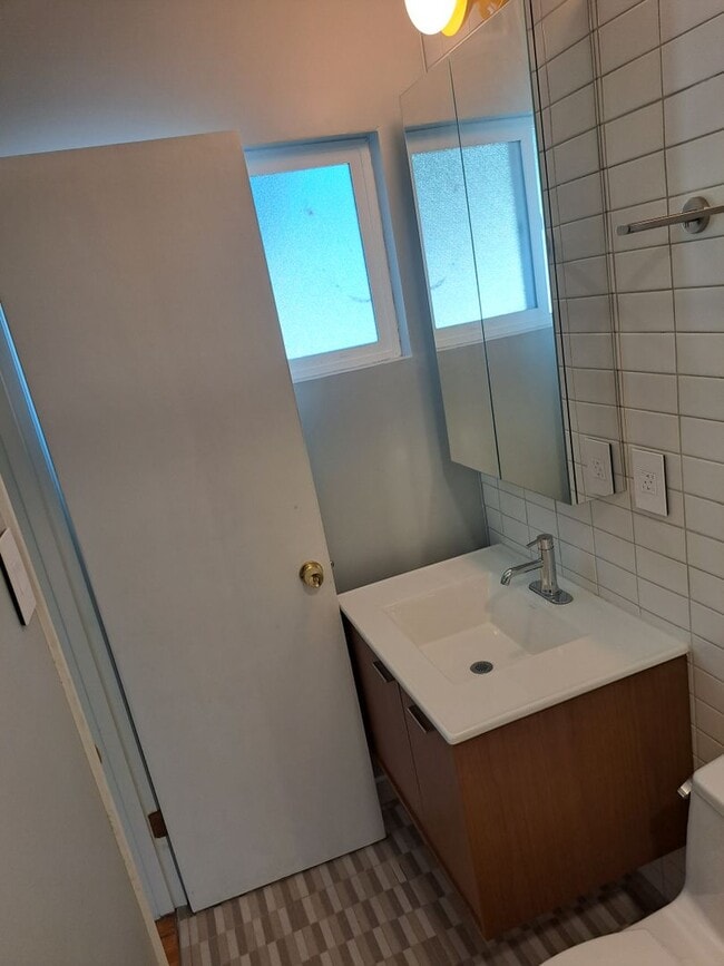 Building Photo - 3 BED 2 BATH SINGLE FAMILY HOME IN *CONVENIENTLY* LOCATED ALBUQUERQUE NEIGHBORHOOD!