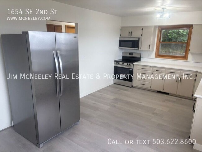 Building Photo - 1654 SE 2nd St