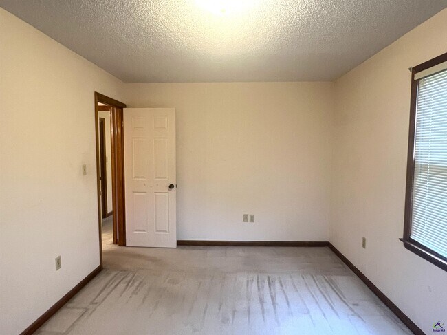 Building Photo - 178 Woodard Rd