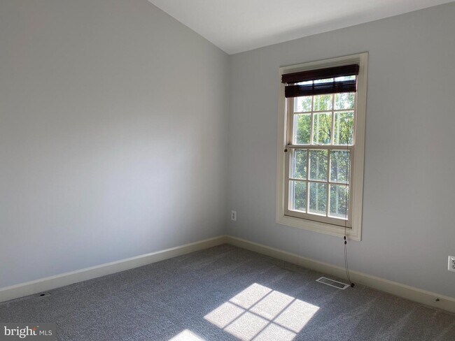 Building Photo - 2110 Eluna Ct