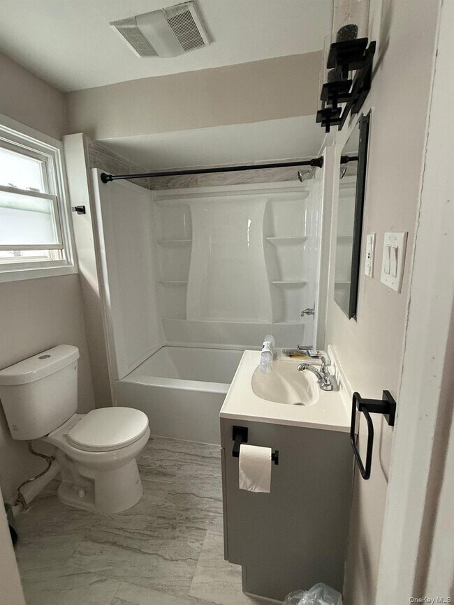 Building Photo - 152 Oliver Ave