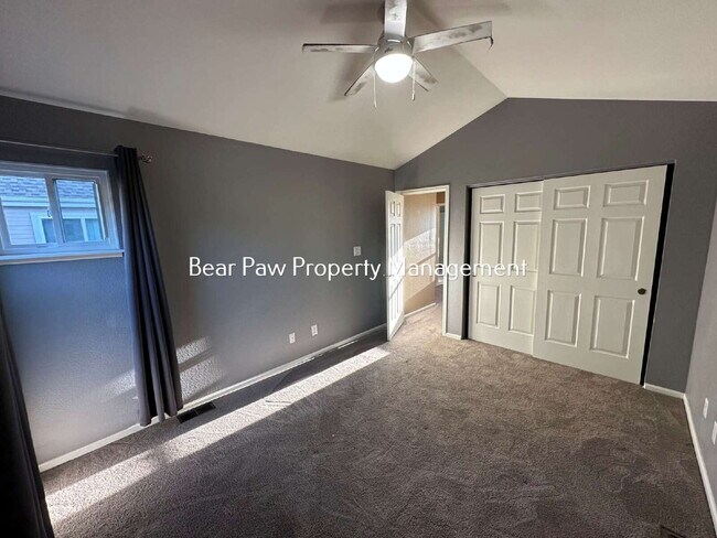Building Photo - Spacious 3-Bed, 3-Bath Gem in Arvada!"