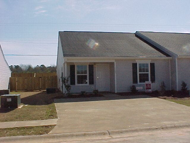 Primary Photo - 1785 Summerwoods Ln
