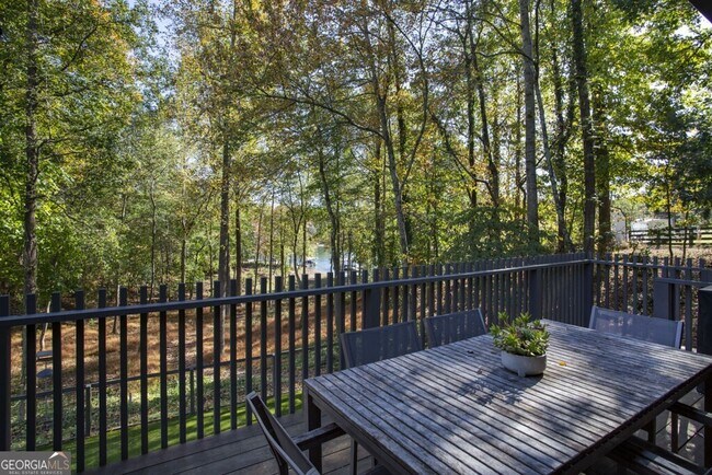 Building Photo - 8885 Bay Dr