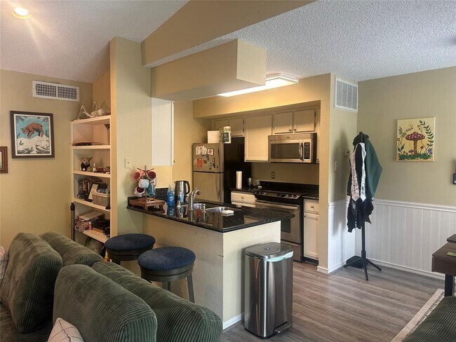 Building Photo - 2120 El Paseo St