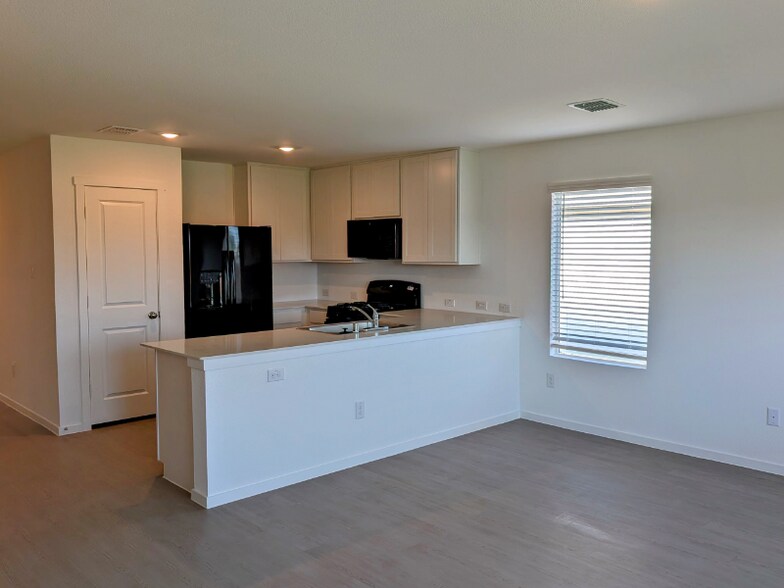 Building Photo - 11321 Rodeo Dr