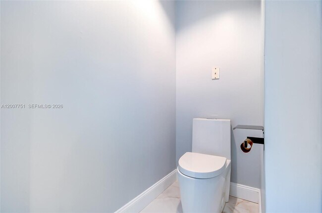 Building Photo - 3105 NE 184th St