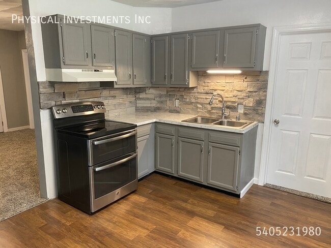 Building Photo - 1 17th St SE