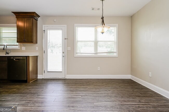 Building Photo - 320 Woodland Ridge Cir