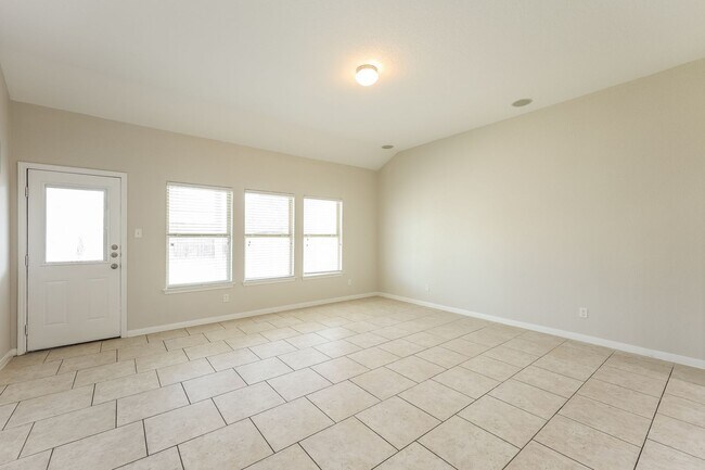 Building Photo - HUGE 4 BEDROOM 3.5 BATHROOM HOUSE- ONLY 7.5 MILES FROM RANDOLPH AIRFORCE BASE