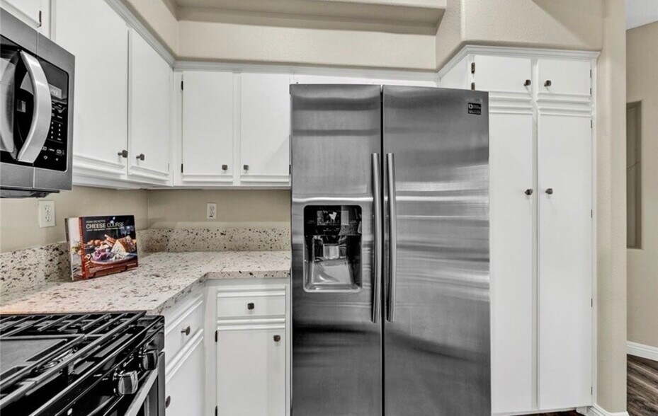 Building Photo - 8028 E Far Canyon Way