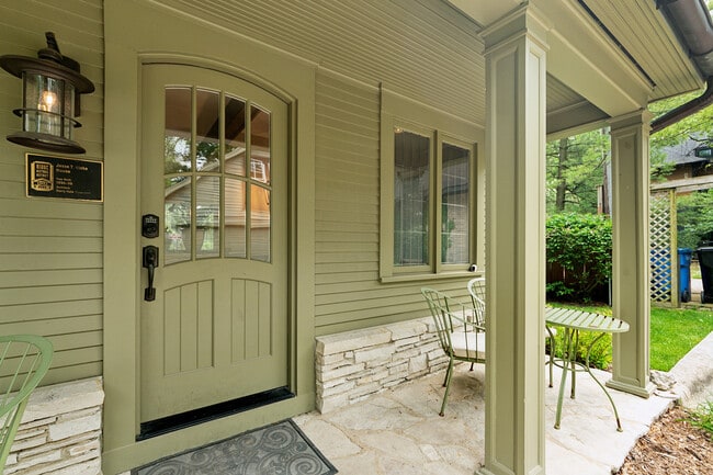 Building Photo - 2023-2027 W 108th Pl