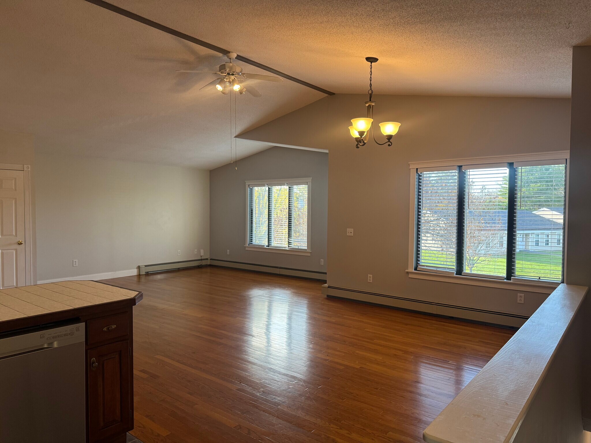 Living/dining - 35 Husson Ave