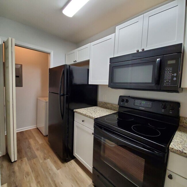 Building Photo - Claypond Village