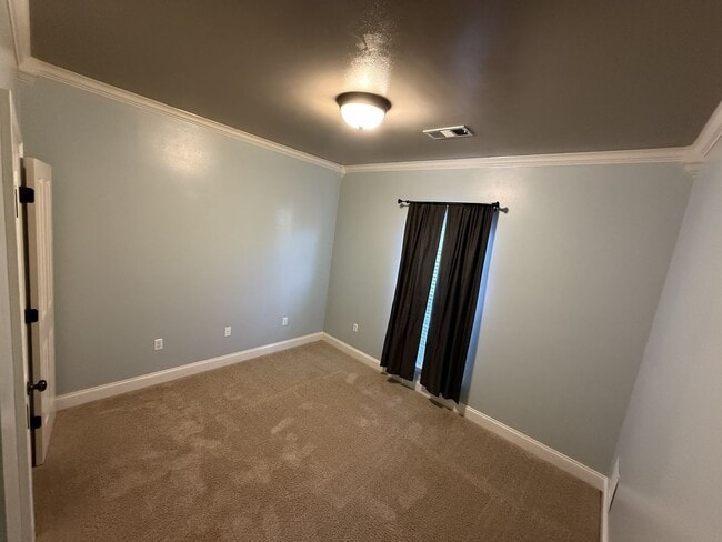 Building Photo - Charming 3 Bedroom Home in Willowbrook Sub...