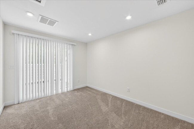 Building Photo - 530 Billingsley Rd