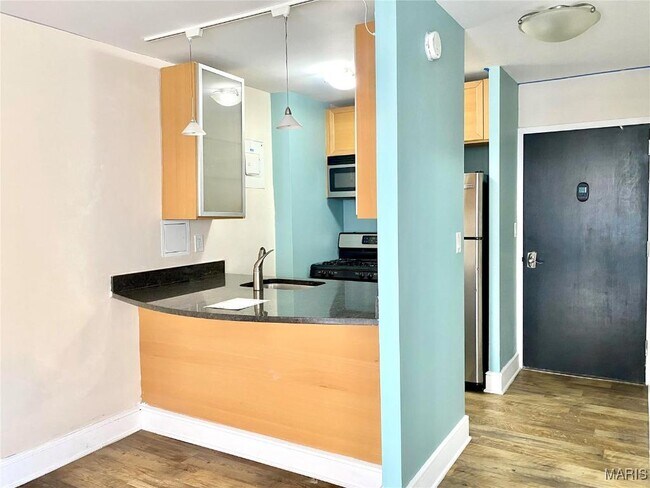 Building Photo - 210 N 17th St